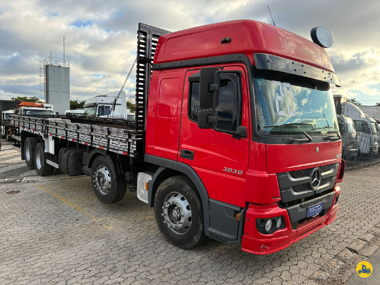 CAMINHAO MERCEDES-BENZ MB 3030 Grade Baixa BiTruck 8x2 Vieira Caminhões CURITIBA PARANÁ PR